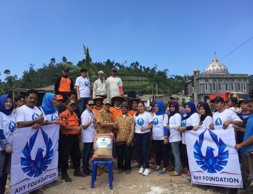 AHY Foundation Beri Bantuan dan Hibur Korban Gempa di Banjarnegara